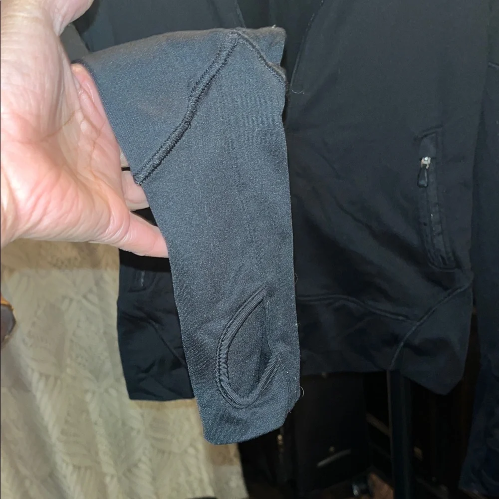 ALO Yoga Black Hoodie - Picture 4 of 9